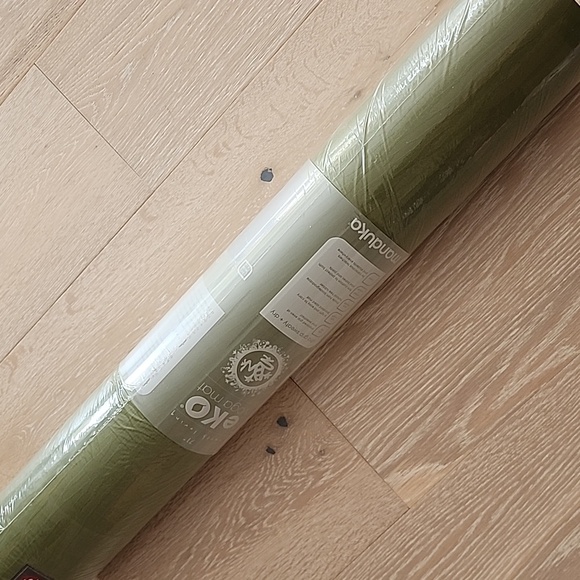 New Manduka Extra Wide Eko 71 L, 26 W & 5mm Thickness Yoga Mat in Moss Green